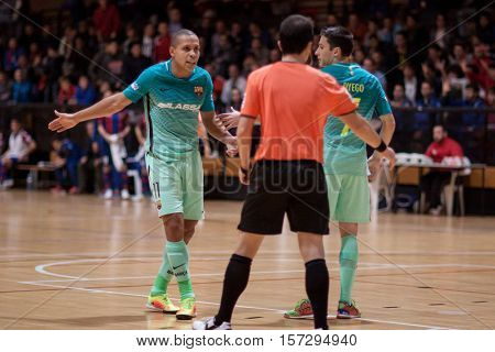 VALENCIA, SPAIN - NOVEMBER 8th: Ferrao talks with referee during Spanish King Cup match between Levante UD FS and FC Barcelona at Cabanyal Stadium on November 8, 2016 in Valencia, Spain