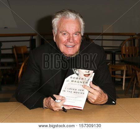 HUNTINGTON-NOV 15: Actor Robert Wagner signs copies of his book 