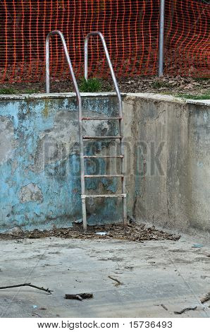 Po odsączeniu basen