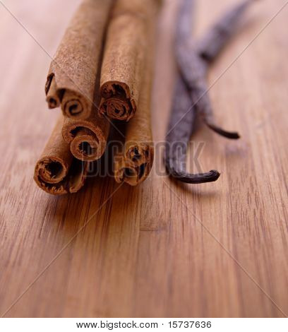 Especiarias - canela e baunilha varas, DOF raso