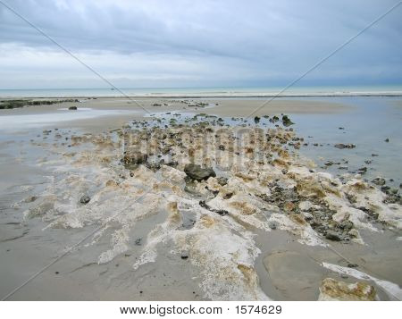 Francuski plaży z niektóre skały, Varengeville, Normandia, Francja