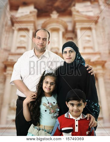 Šťastné muslimské rodiny v Petře, Jordánsko