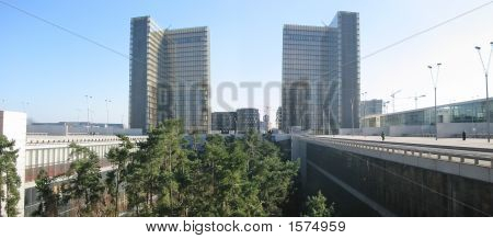 Mitterrand nationalbibliotek med de to vigtigste bygninger og dens moderne Forest Garden, centrale Paris