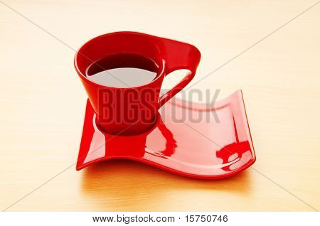 Tasse de thé sur le fond en bois
