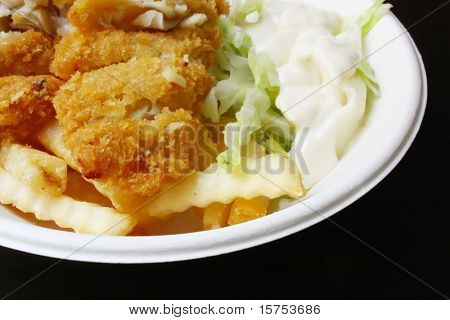 Fish n Chips med grønsager og maje ud Sauce