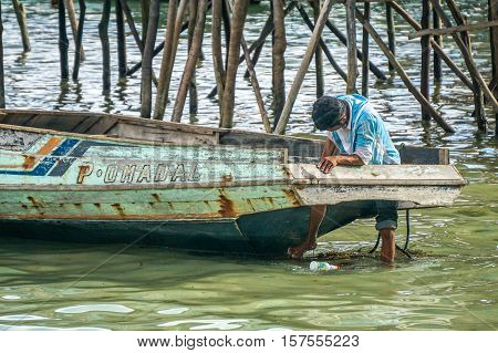 Omadal Island,Semporna,Sabah-Sept 10,2016:Sea Gypsy fishermen repairing the fisherman boat in Omadal Island,Semporna,Sabah.Fisherman is the main occupation for villagers