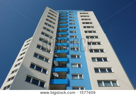 近代的なアパートの建物