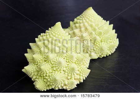 아기 Cavolo Romanesco