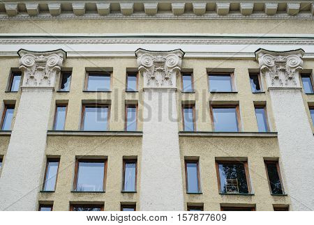 Architecture Pilaster composite style, Corinthian columns on a building facade.