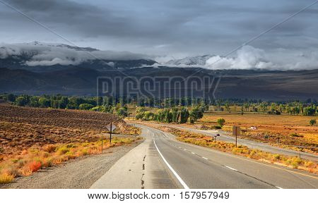 Scenic highway 395 through eastern Sierra mountains