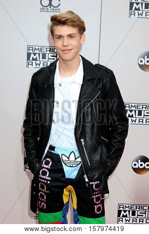 LOS ANGELES - NOV 20:  Aidan Alexander at the 2016 American Music Awards at Microsoft Theater on November 20, 2016 in Los Angeles, CA