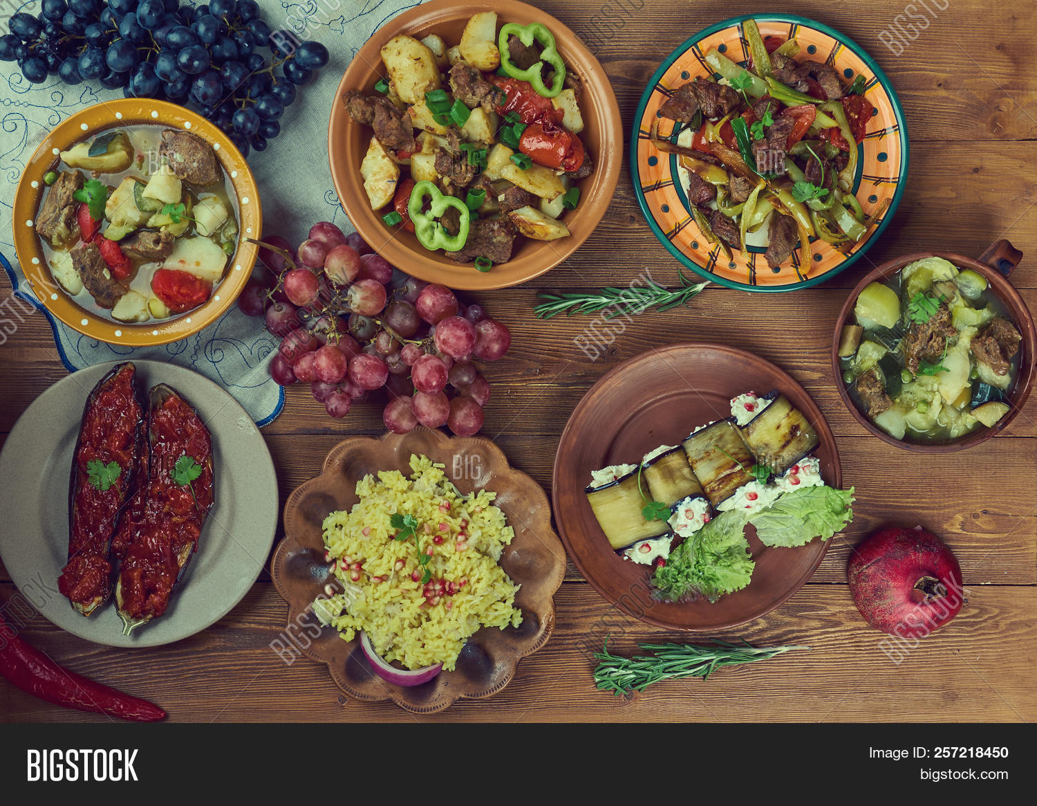 Армянская национальная еда. Ереван кухня национальная. Армянская кухня национальные блюда. Стол с армянскими блюдами. Национальные блюда армении армянский.