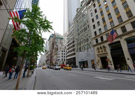New York City - May 7, 2013: Fifth Avenue West Side Between 56th And 57th Street In Midtown Manhatta