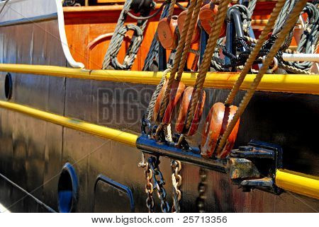 Pullies เชือกบนเรือใบ