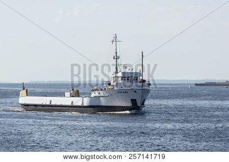 Fairhaven, Massachusetts, Usa - September 5, 2018: Vehicle Ferry Katama Heading For Steamship Author