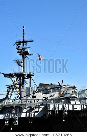 US Marine Flugzeugträger mit Helikopter auf deck