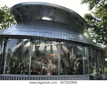 New York, Ny - Jun 9: The Seaglass Carousel At The Battery Park In New York, As Seen On Jun 9, 2018.