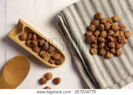Tigernuts / Earth Almonds / Nutsedges, Top View, Flat Lay