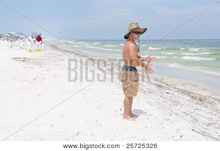 เพนซาโคลาบีช - 23 มิถุนายน: beachgoer การไม่ยืนบนชายหาดเมื่อ 23 มิถุนายน 2010 ใน Pensac