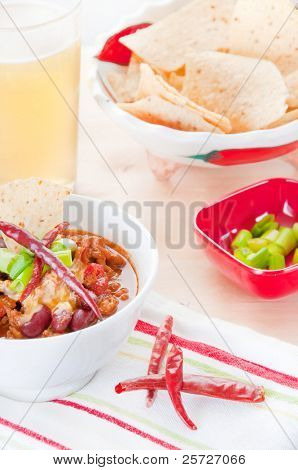 miska chili z bokami