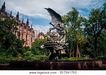 New York, Usa - July 13, 2016: Statue Near St.john Cathedral The 