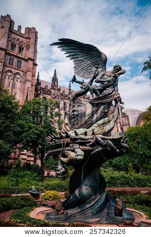 New York, Usa - July 13, 2016: Statue Near St.john Cathedral The 
