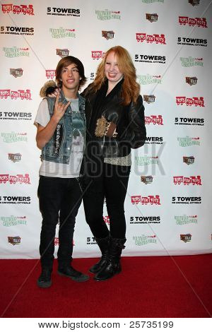 LOS ANGELES - NOV 22: Jimmy Bennett, Elizabeth Stanton på 2011 Hollywood Christmas Parade konce