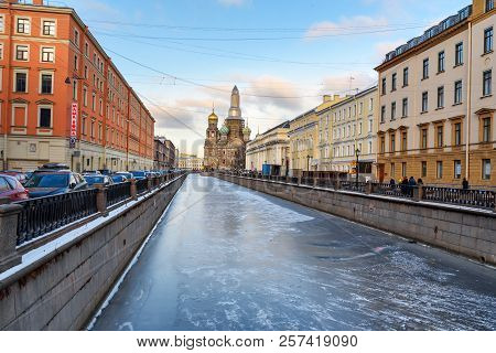 Saint Petersburg, Russia - January 15, 2018: Griboyedov Canal With Church Of The Savior On Blood In 