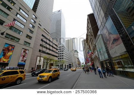 New York City - May 7, 2013: Fifth Avenue West Side Between 51th And 52th Street In Midtown Manhatta