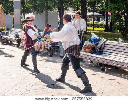 Moscow, Russia - August 19, 2018. Historical Fencing At The Festival Times And Epochs. Historical Re