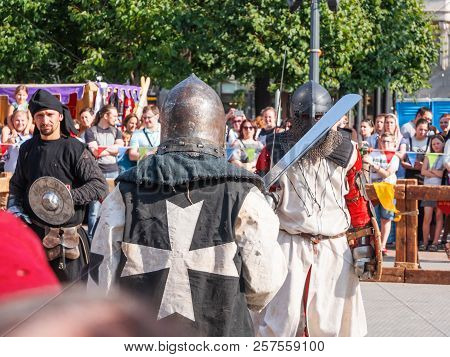 Moscow, Russia - August 19, 2018. Historical Fencing At The Festival Times And Epochs. Historical Re