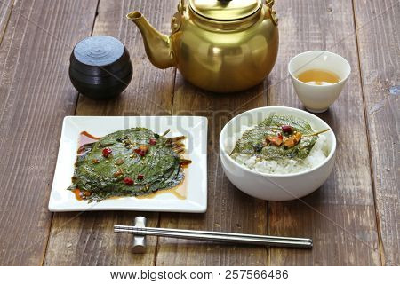 pickled perilla leaves over rice, korean food, kkaennip jangajji