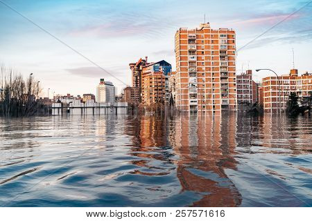 Hypothetical Flood Of Water In Madrid Due To The Effects Of Glob
