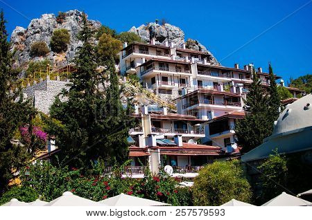 Wonderful Hotel Built In A Rock, Summer Vacation In Paradise