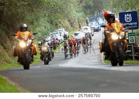 A Group Of Runners At The Head Of The Race Climbing The Port Of Fito In La Vuelta Ciclista A España 