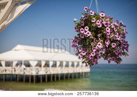 Elegant Flower Decoration On The Table In Restaurant For An Event Party Or Wedding Wedding Table