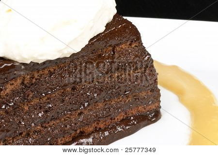 Chokolade Marquise med hvid chokolade Marscapone og flødekaramel Sauce, Luk