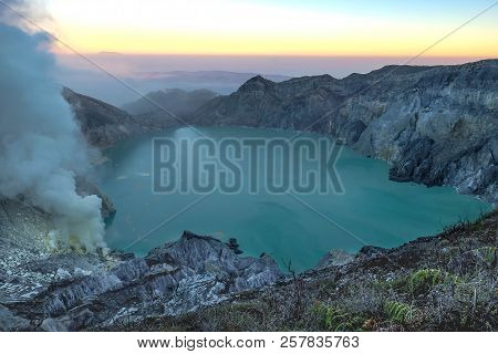 Famous Of Travelor To Visit At Kawahijen Indonesia . One O Destination For Meany People .beautiful L
