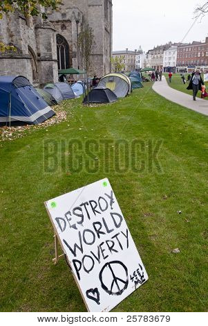 Un signo de la paz en el campamento de Exeter ocupan