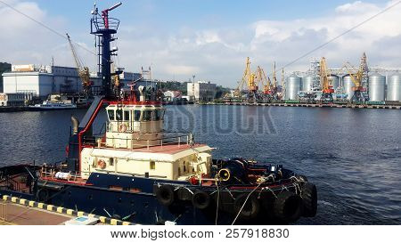Image Of Tug Boat In Traiding Sea Port