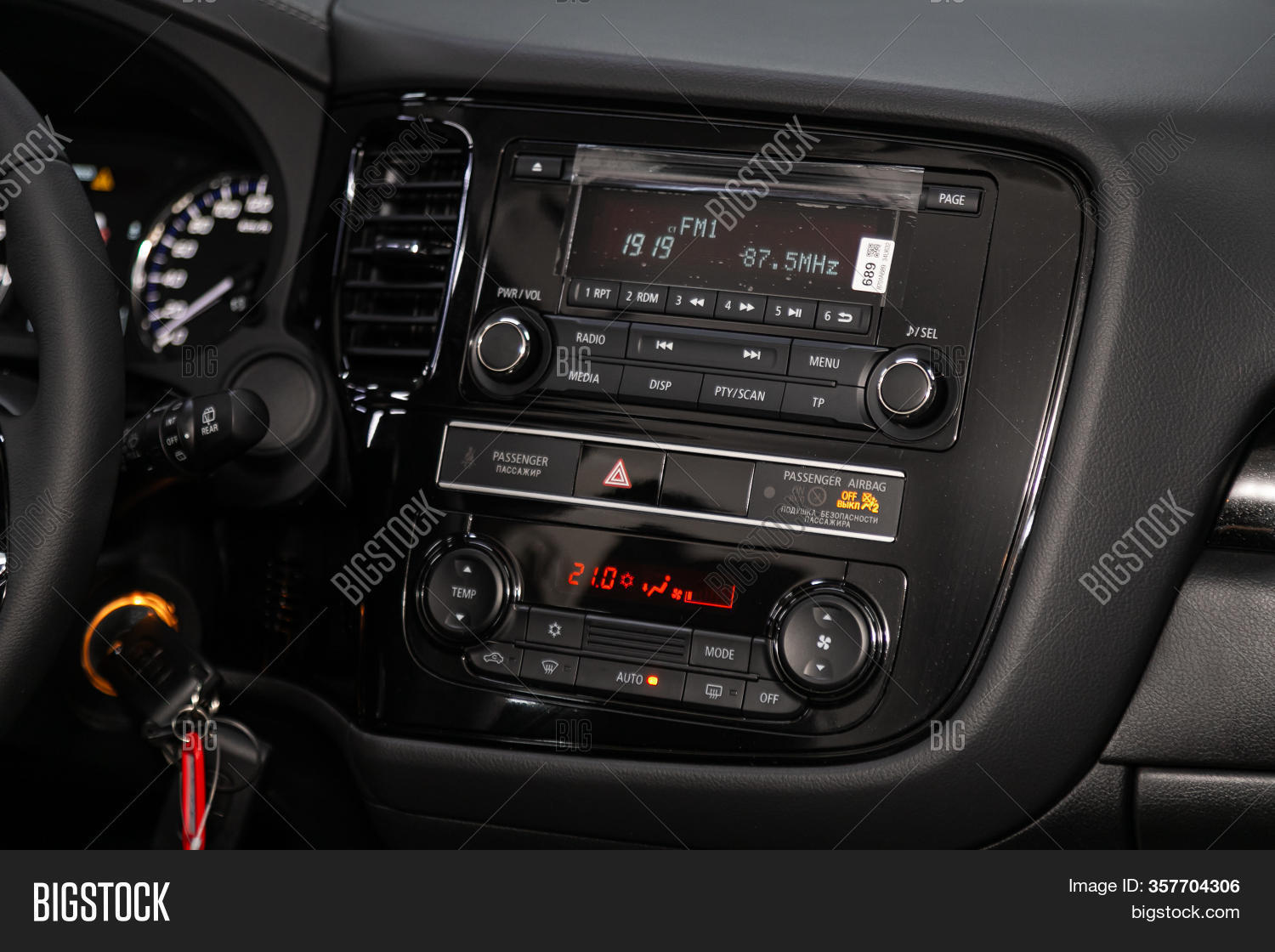 Mitsubishi Outlander Image & Photo (Free Trial) Bigstock