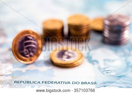 Details Of Banknotes Of 100 Reais From Brazil, And Brazilian Coins, With Selective Focus, Background
