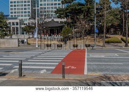 Daejeon, South Korea; March 16, 2020:crosswalk On Main Street In Front Of Ceremonial Bell In Orienta