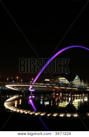 Newcastle - Millenium Bridge a Sage Gateshead v noci