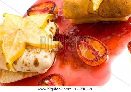 Pancakes con sciroppo e bacche