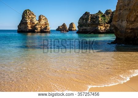 Lagos, Portugal - 7 March 2020: Atlantic Ocean And Cliffs At Praia Do Camilo Beach