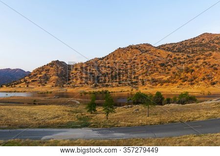  The lake Kaweah is water reservoir on Kaweah river beneath Sierra Nevada mountains, California, USA