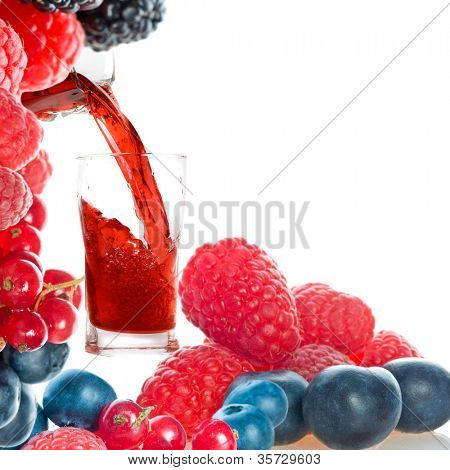 frische Säfte im Sortiment mit Früchten