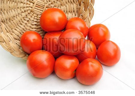 Tomatos และตะกร้า