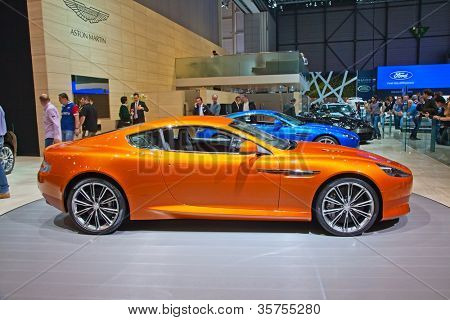 Ženeva - březen 8: The Aston Martin Virage na displeji na 81 International Motor Show Palexpo-Ge